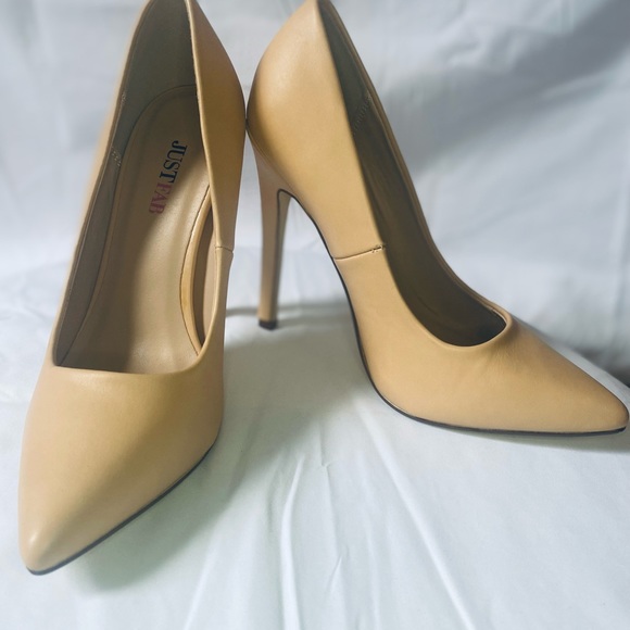 4.5” Heels - Picture 1 of 5